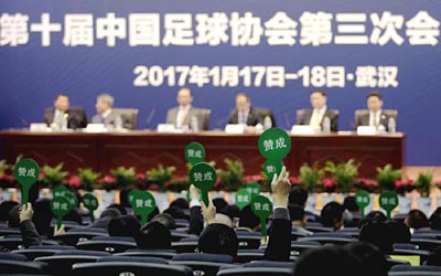 【文体艺苑】52秒90级！兄弟头顶头登台阶创纪录