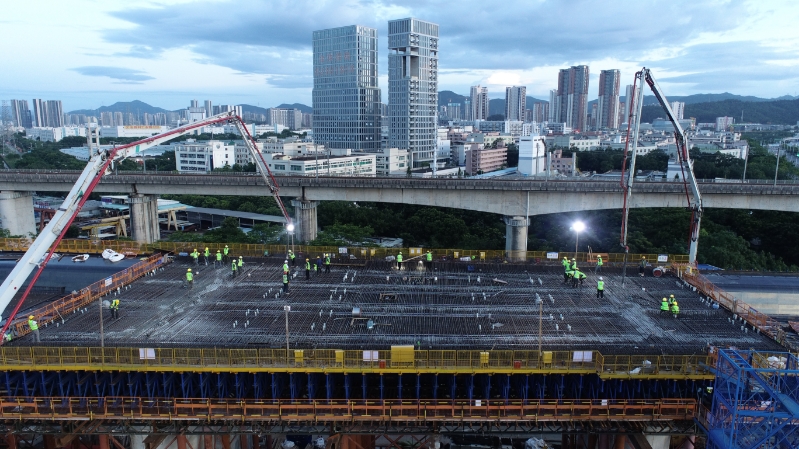 深汕铁路企岭村特大桥建设取得重要进展